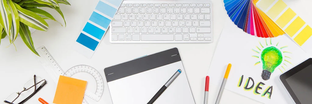 Banner design featuring an iPad, pen, keyboard, and specifications. The design is modern and sleek, highlighting the technological aspects of the products